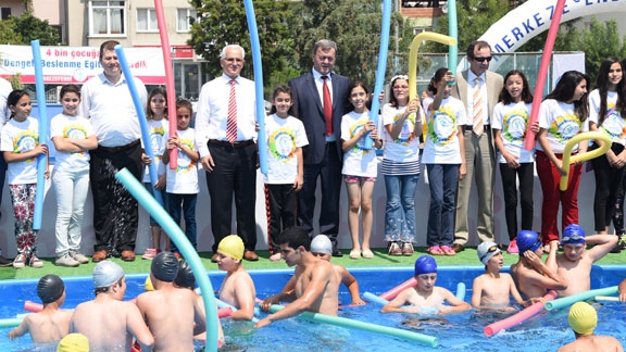İl Millî Eğitim Müdürü Mahmut Oğuz 10 Okulda Portatif Yüzme Havuzu Açılışına Katıldı