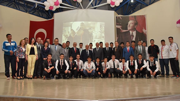 Sema-Abdurrahman Karamanlıoğlu Mesleki Ve Teknik Anadolu Lisesinin Şampiyon Öğrencileri Ödüllendirildi