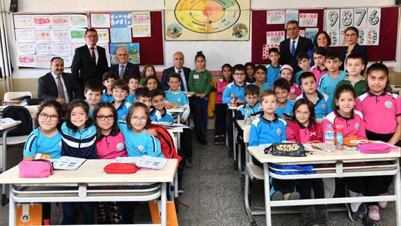 Sayın Valimiz, Atatürk İlkokulunu Ziyaret Etti