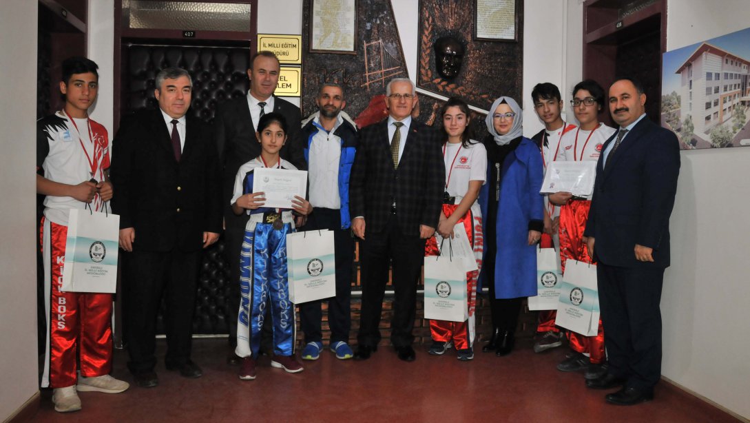 Kick Boks Yıldızlar Türkiye Şampiyonasından Madalyalarla Döndük