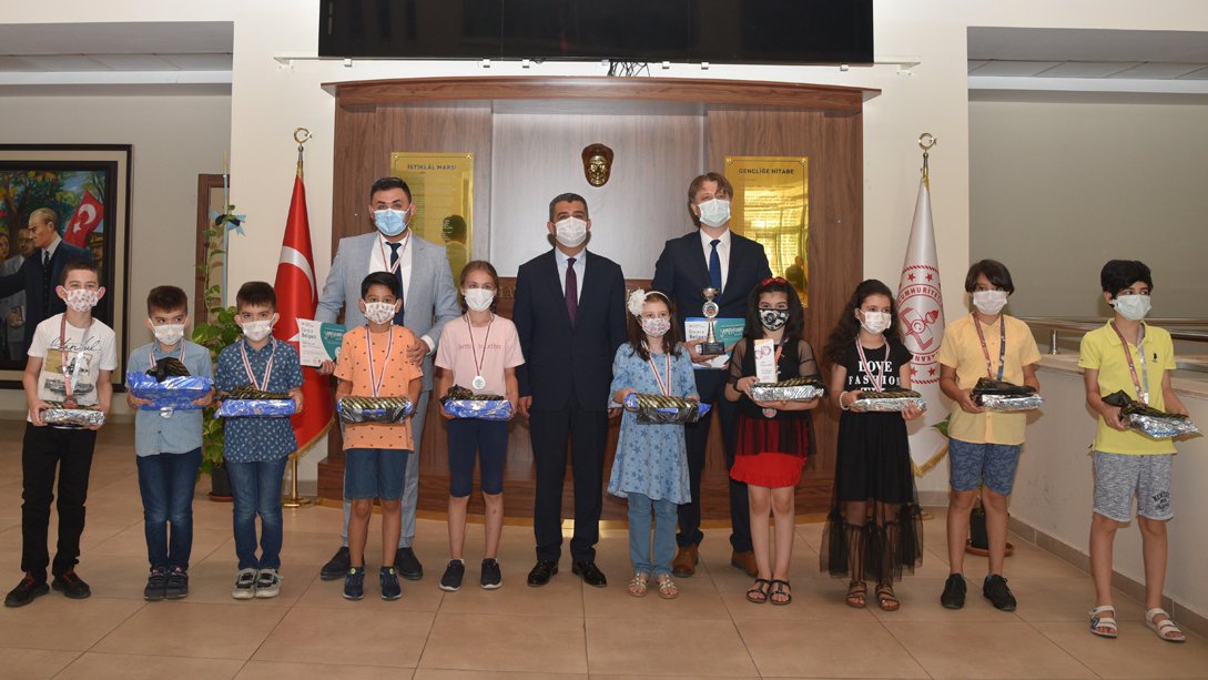 Türkiye Okullar Arası Zeka Oyunları Şampiyonası'nda Çifte Sevinç