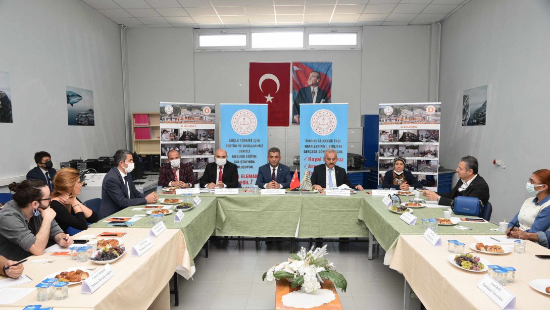 Güçlü Türkiye için Sektör ve Okullarımız Mesleki Eğitim Çalıştaylarında Buluşuyor