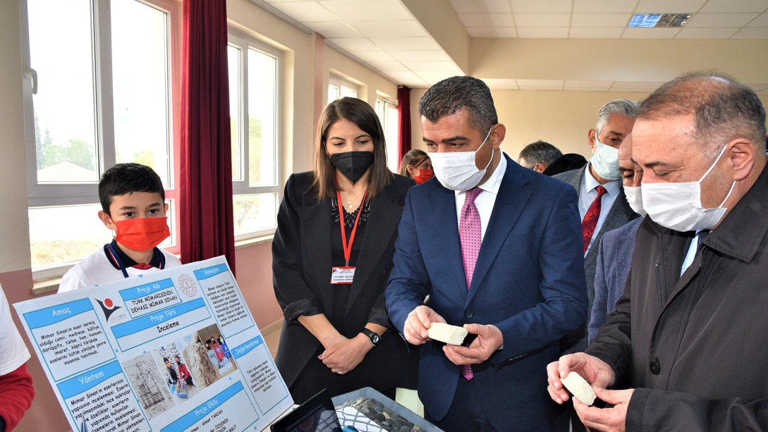 Sarayköy Duacılı Ahmet Güdücü Ortaokulu 4006 Bilim Fuarının Açılışı Yapıldı