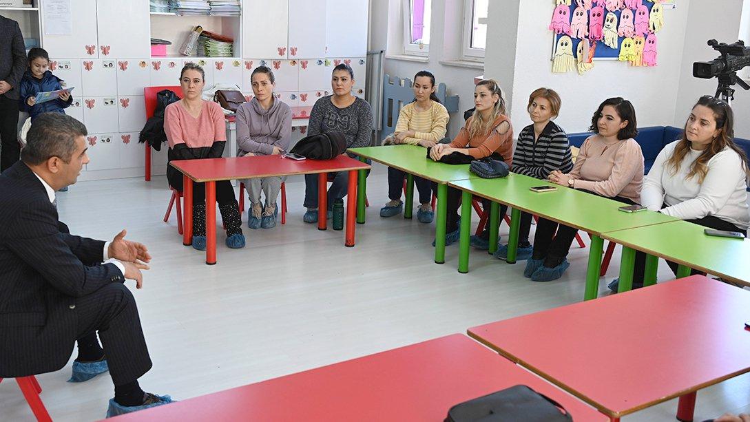 Denizli'de Veliler Aile Okulu Eğitimleriyle Destekleniyor
