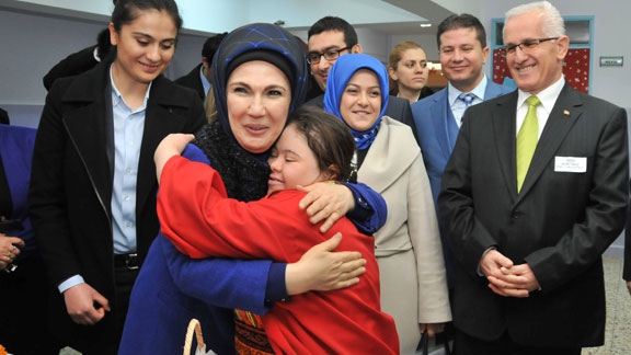 Cumhurbaşkanımız Sayın Recep Tayyip Erdoğanın Değerli Eşleri Emine Erdoğan Hanımefendi Down Sendromlu Çocukları Unutmadı