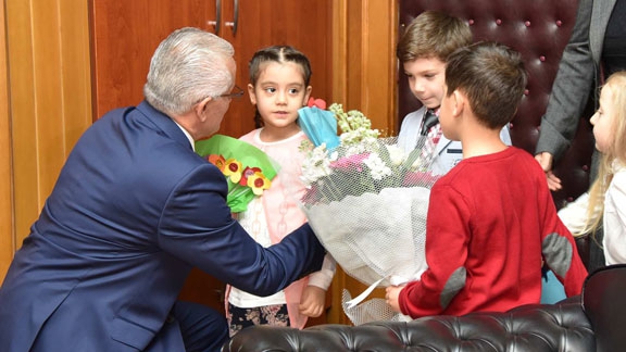 İl Millî Eğitim Müdürü Mahmut Oğuzun Öğretmenler Gününü Kutladılar