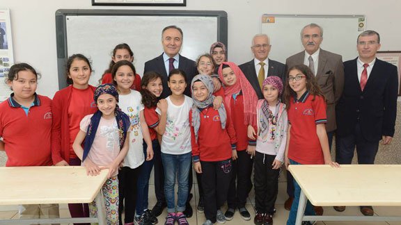 Sayın Valimiz Dr. Ahmet Altıparmak Servergazi İmam Hatip Ortaokulunda Öğrencilerle Biraraya Geldi