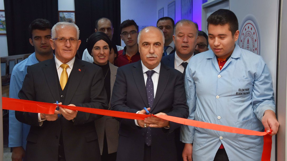 Orhan Abalıoğlu Mesleki ve Teknik Anadolu Lisesi Pnomatik ve Elektropnomatik Atölyesi Törenle Açıldı