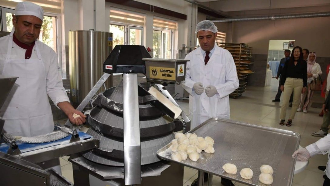 Meslek Lisemiz Deprem Bölgesi için Ekmek Üretimine Devam Ediyor