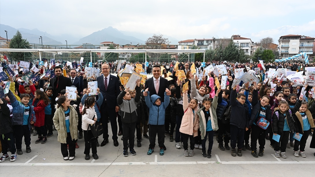 2024-2025 Eğitim Öğretim Yılı Yarıyıl Tatili Zilinin Çalması ile Öğrencilerimiz Yarıyıl Tatiline Girdiler